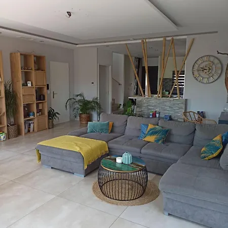 Agreable Familiale Avec Piscine