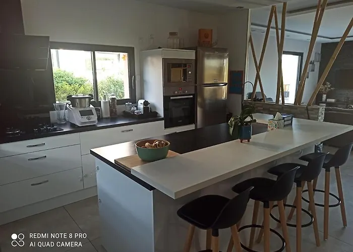 Дом отдыха Agreable Familiale Avec Piscine Prades-le-Lez
