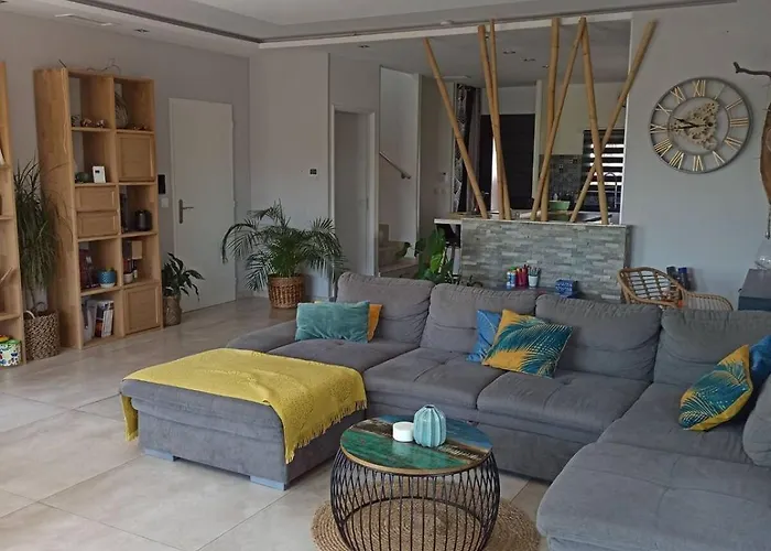 Agreable Familiale Avec Piscine